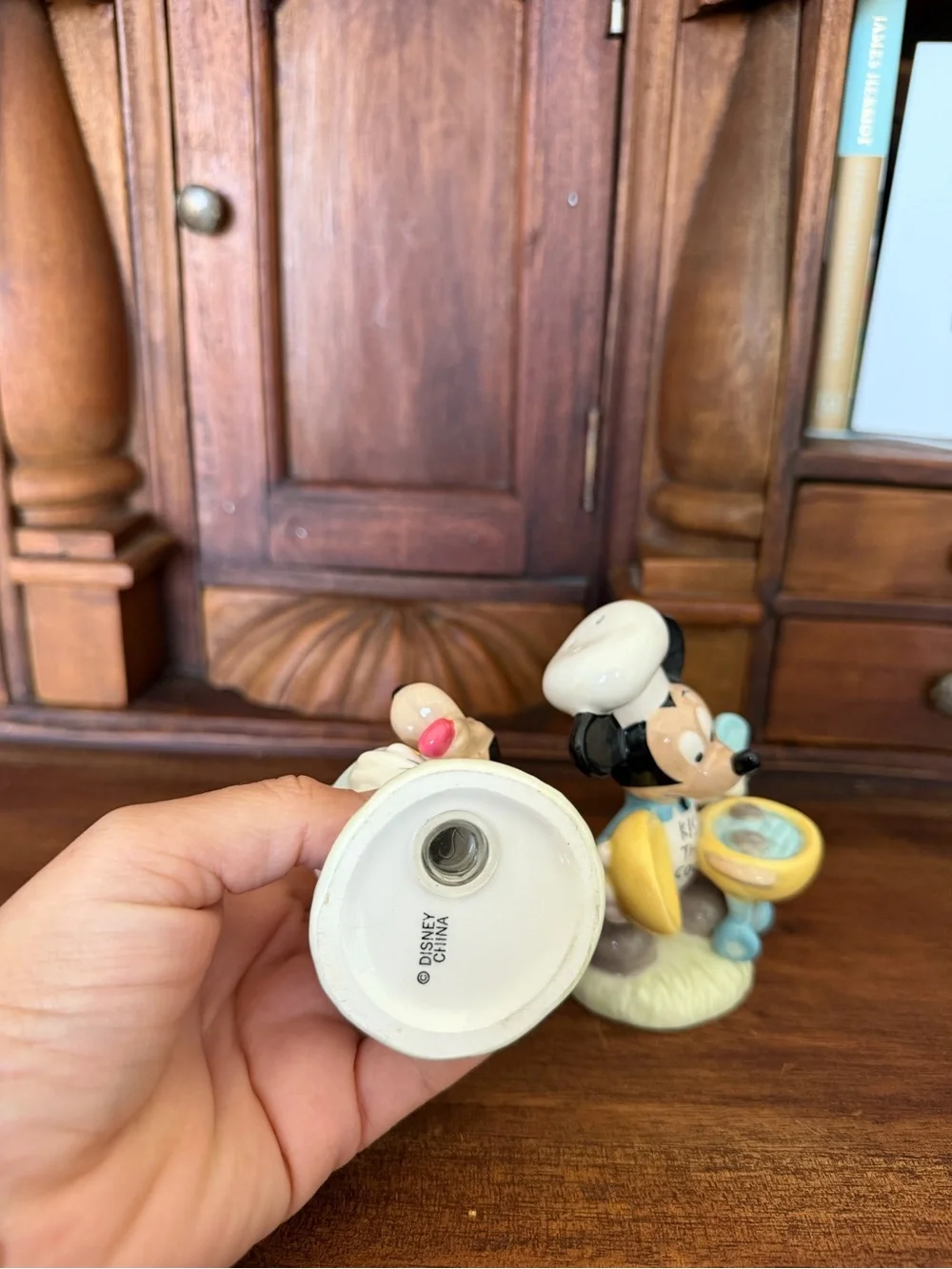 Disney Mickey Minnie Pluto Ceramic Salt Pepper Shakers Chef Picnic Set